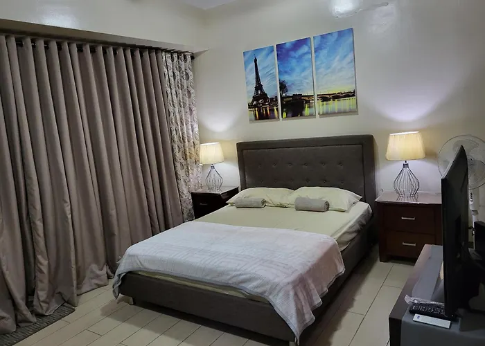 Liana's Newport Apartahotel Manila